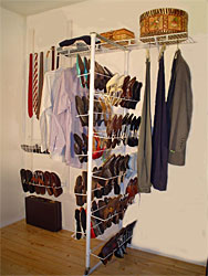 Typical pivot mounting system